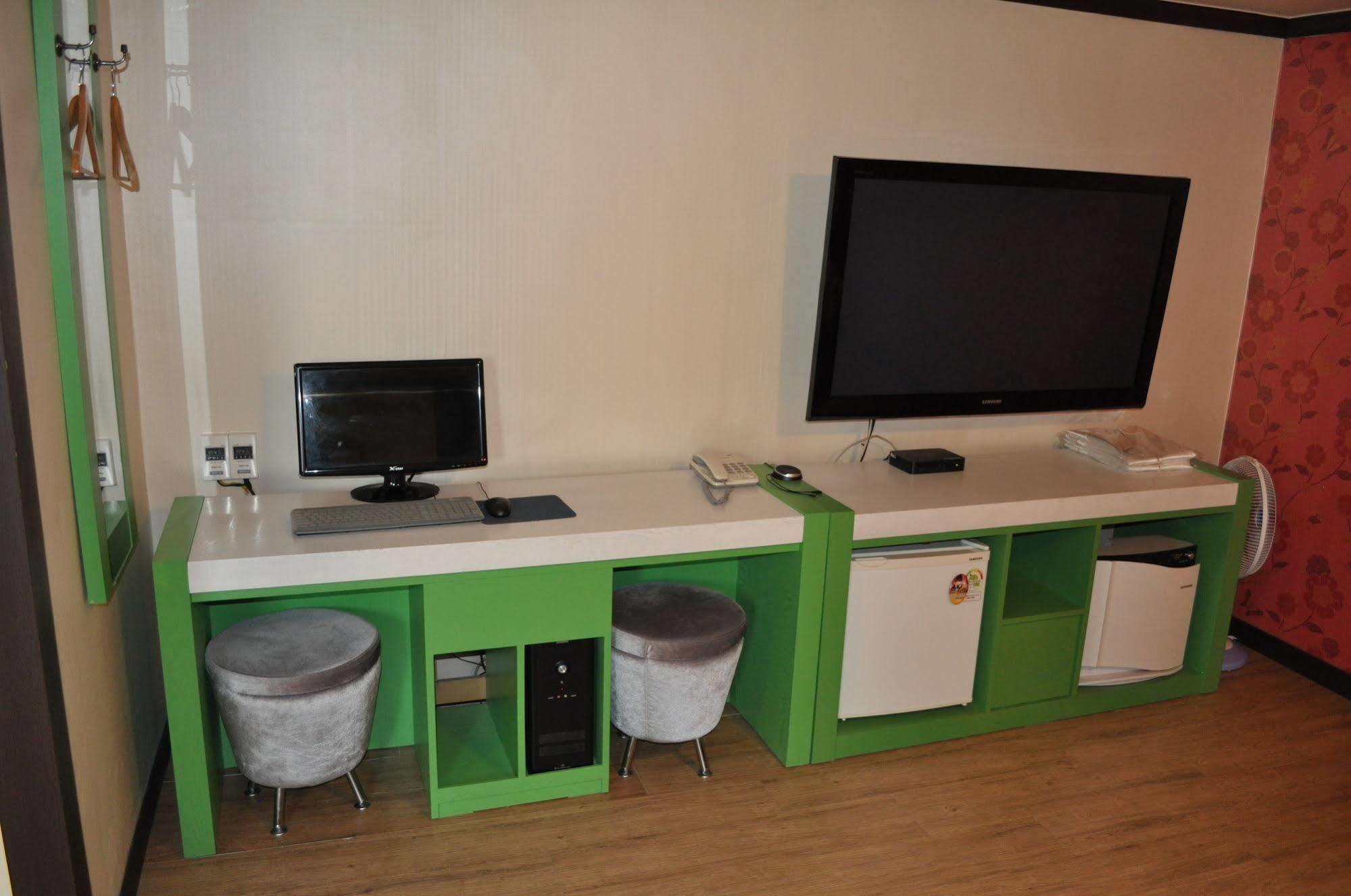 Goodstay Woosin Hotel Jeonju Exterior photo