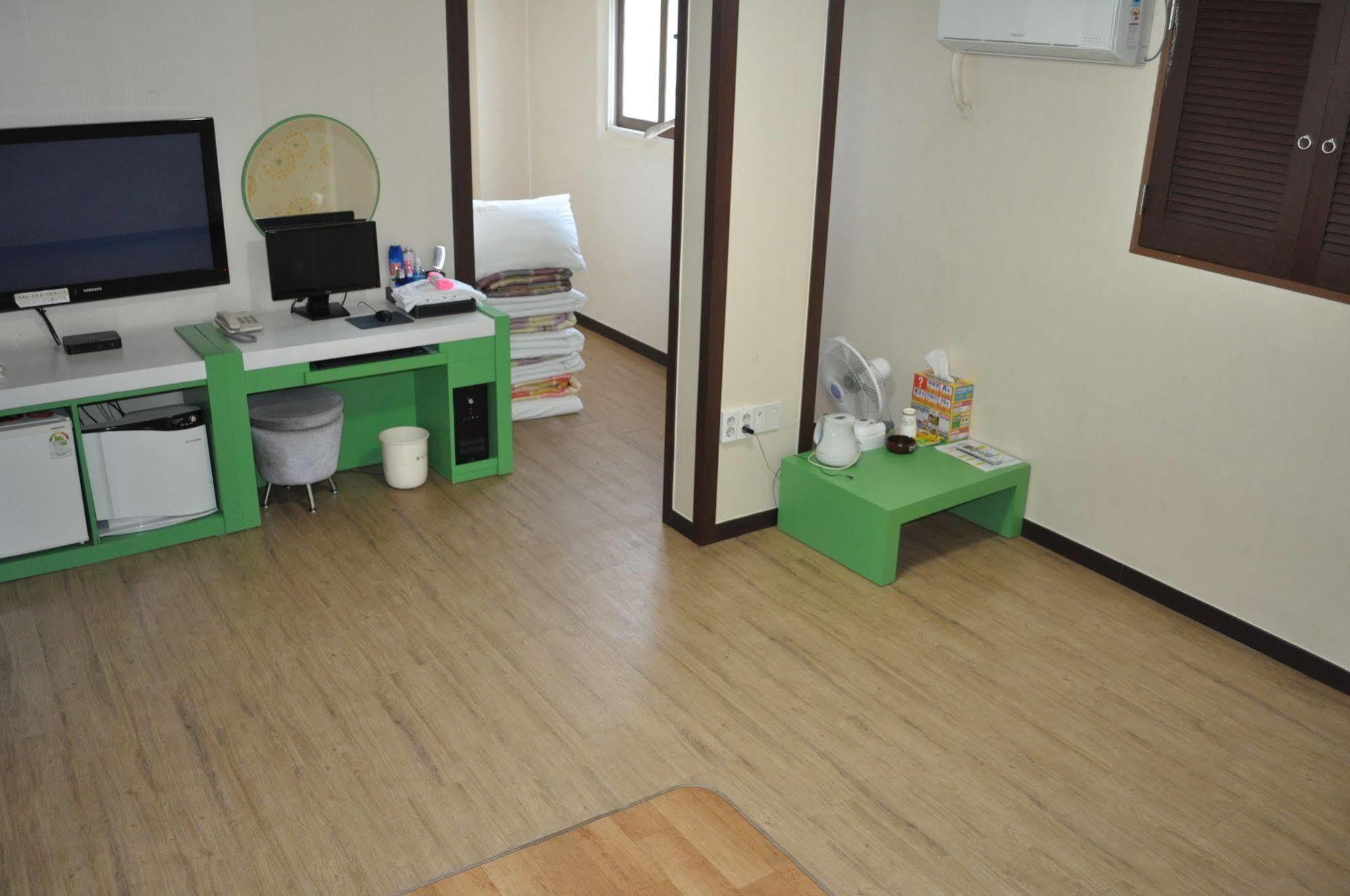 Goodstay Woosin Hotel Jeonju Exterior photo