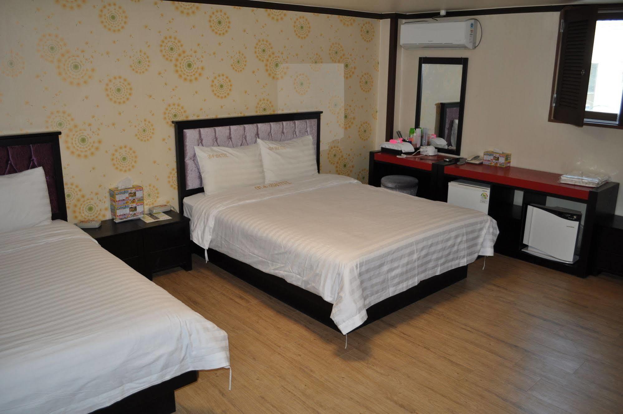 Goodstay Woosin Hotel Jeonju Exterior photo