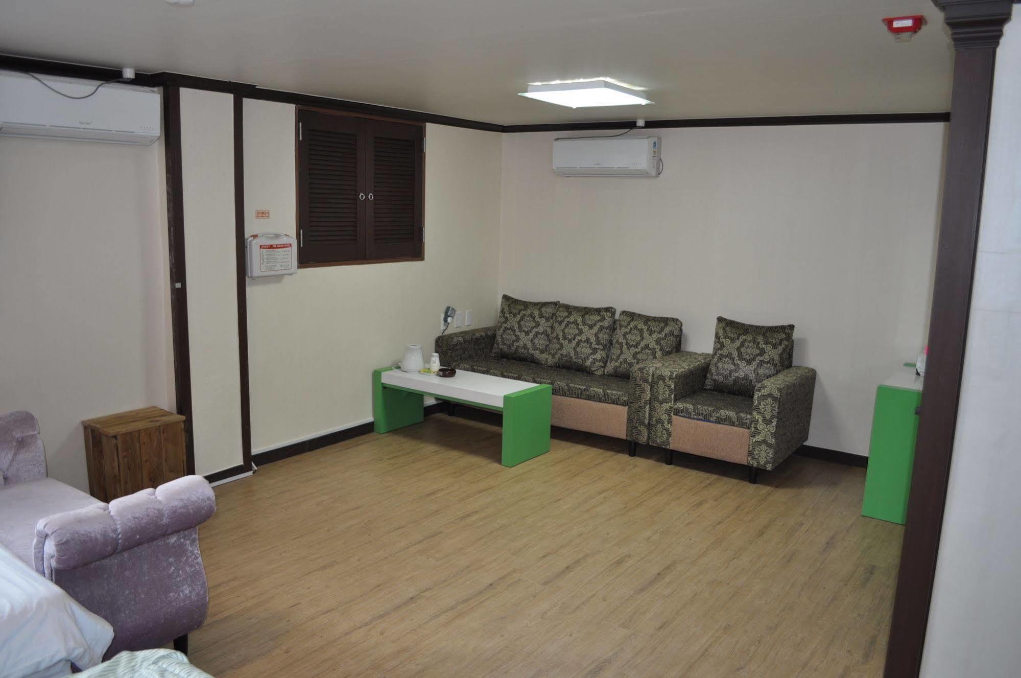 Goodstay Woosin Hotel Jeonju Exterior photo