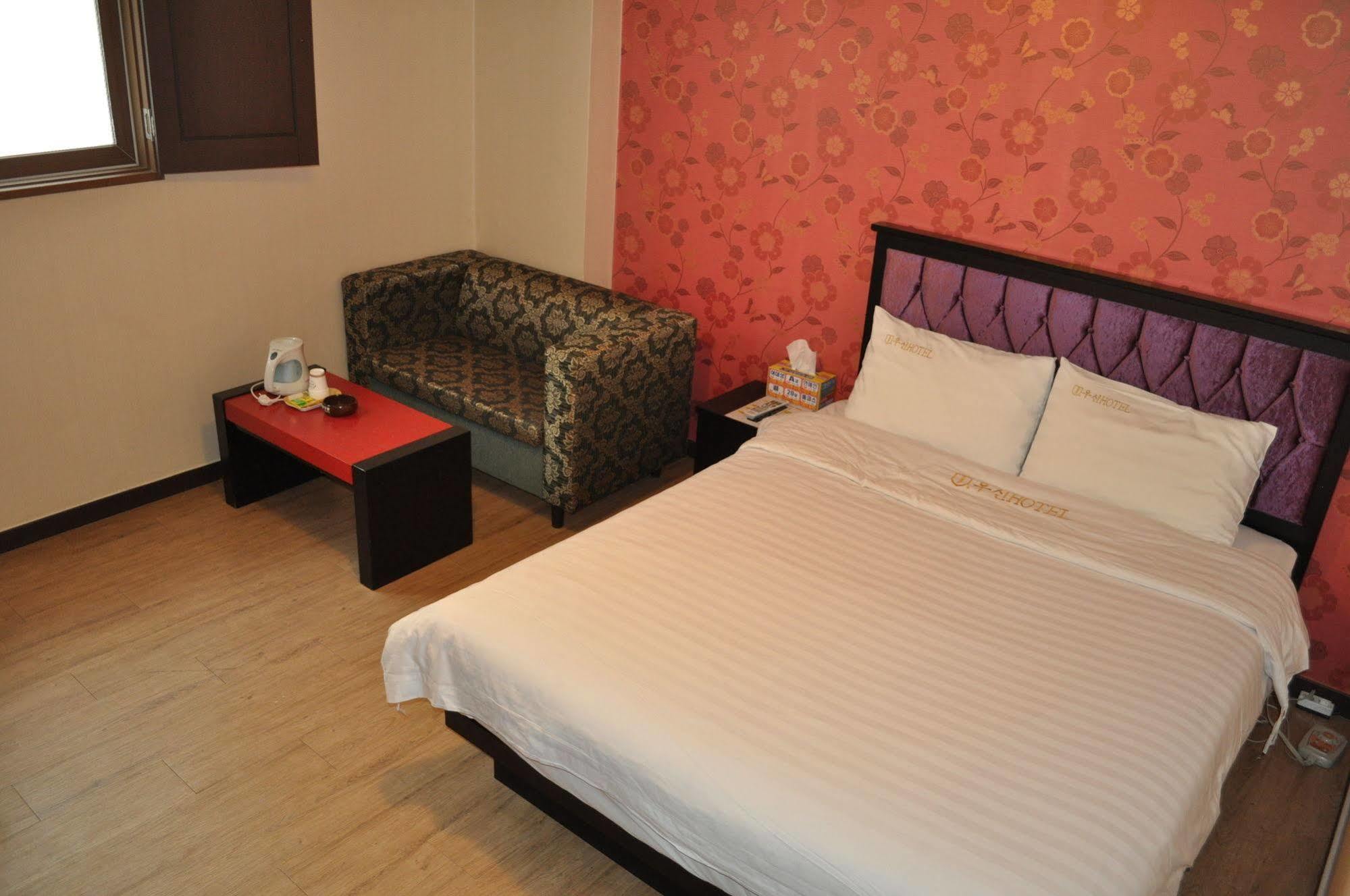 Goodstay Woosin Hotel Jeonju Exterior photo